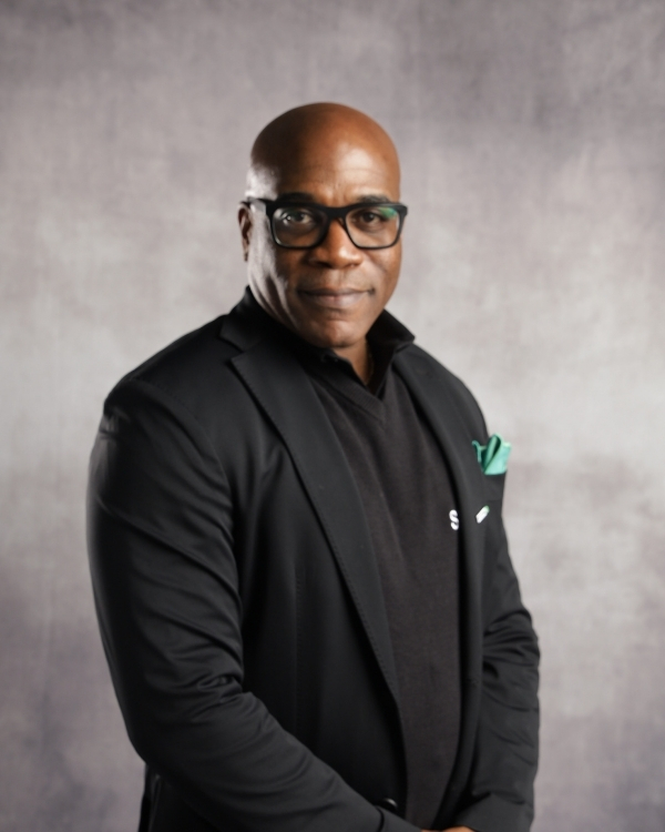 Divi-About-Us-Section-Hero-Image-2